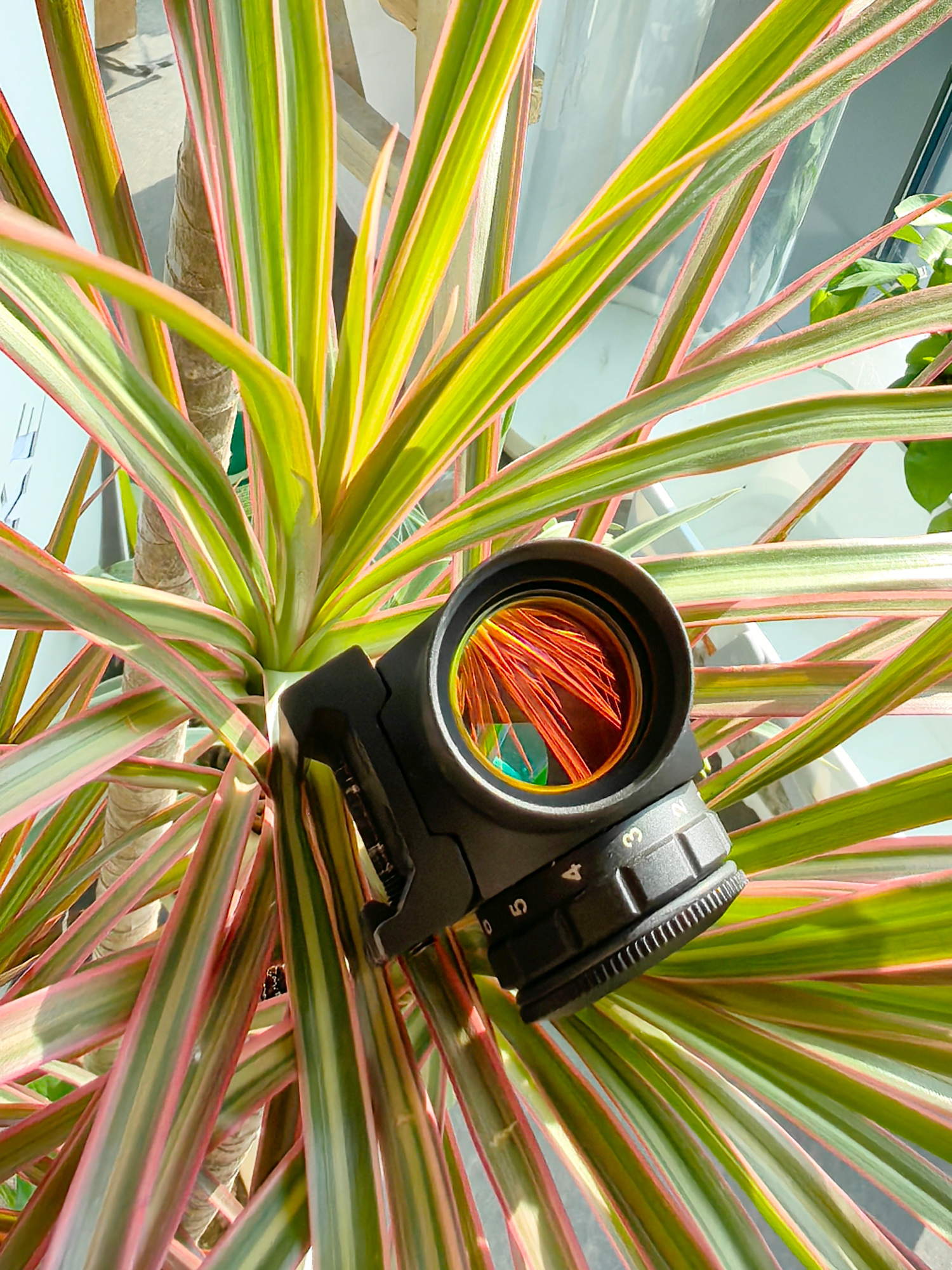The copy emphasizes the scope's high accuracy, good optics, multiple brightness settings, and ruggedness, and mentions the price and purchase link to entice consumers.