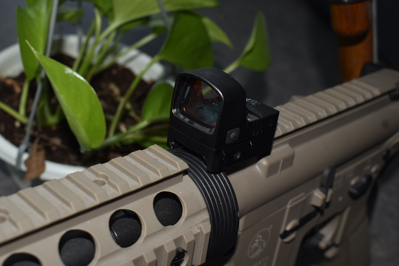 HK2-0078 This copy describes in detail the product's structural features, aiming advantages, environmental adaptability, optical performance, adjustment functions, brightness adjustment, ease of insta...