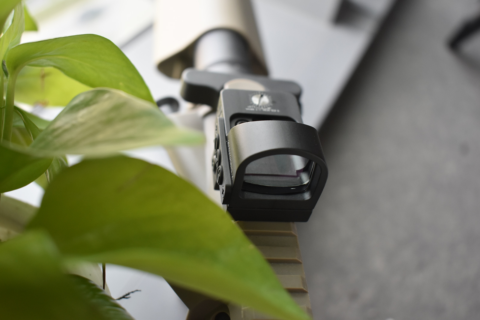 HK2-0078 This copy describes the various advantages of the product in detail, including compactness and portability, precise aiming ability, environmental adaptability, binocular aiming and large fiel...