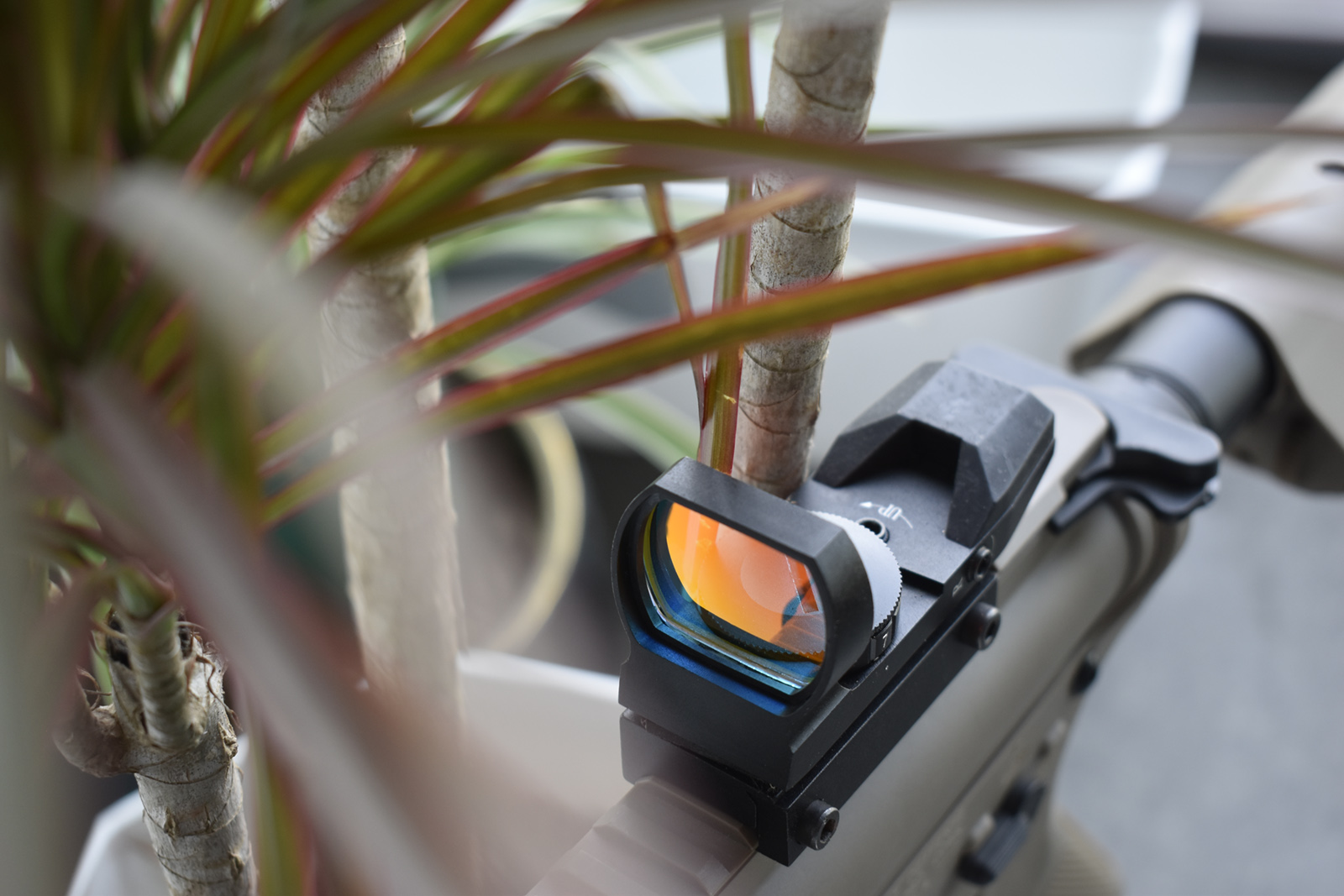 HK2-0097 The copy focuses on the product's price advantage, optical performance, multiple dividing modes, brightness adjustment, ease of installation and compactness and portability to attract shootin...