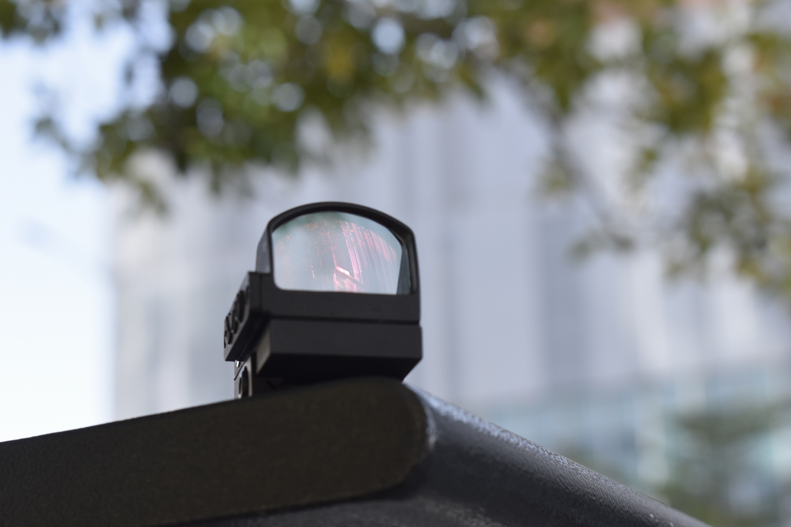 By highlighting the product's advantages in terms of field of view, durability, adaptability, energy saving and accuracy, and combining with a variety of use scenarios, it inspires shooting enthusiast...