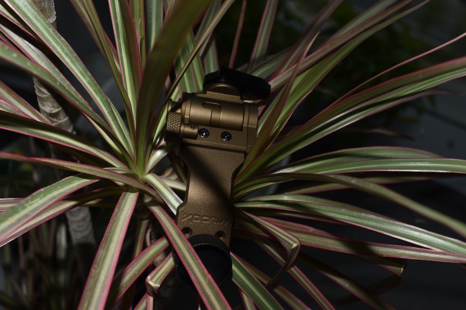 This copy is mainly aimed at military and outdoor enthusiasts. It details the functional characteristics, material advantages, price discounts, delivery speed and color options, inventory status, etc....