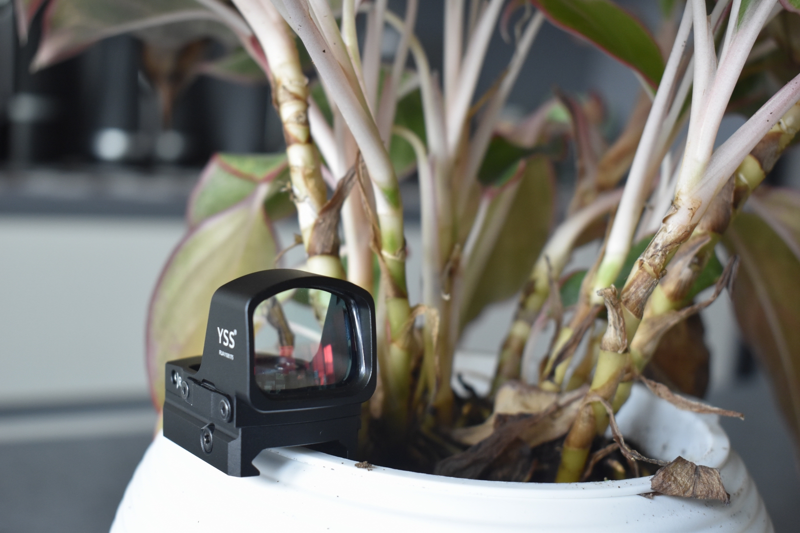 This copy focuses on the features of YSS 3 MOA red dot scope, first introduces it to the audience of shooting enthusiasts, then details the core advantages of the viewfinder, 3 MOA red dot, MOTAC, etc...