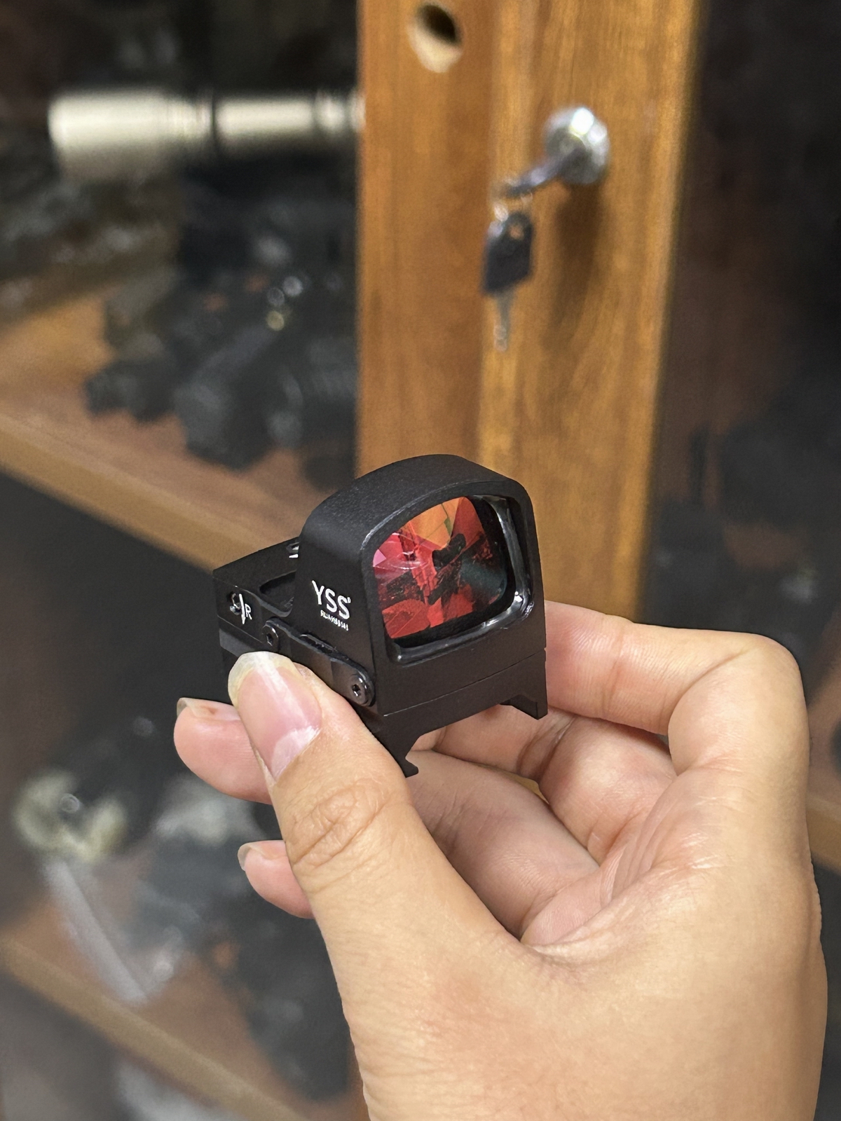 The product is introduced to the three types of shooting-related audiences, focusing on the six core highlights of the scope, combining all kinds of combat scenarios to vividly show the advantages, an...