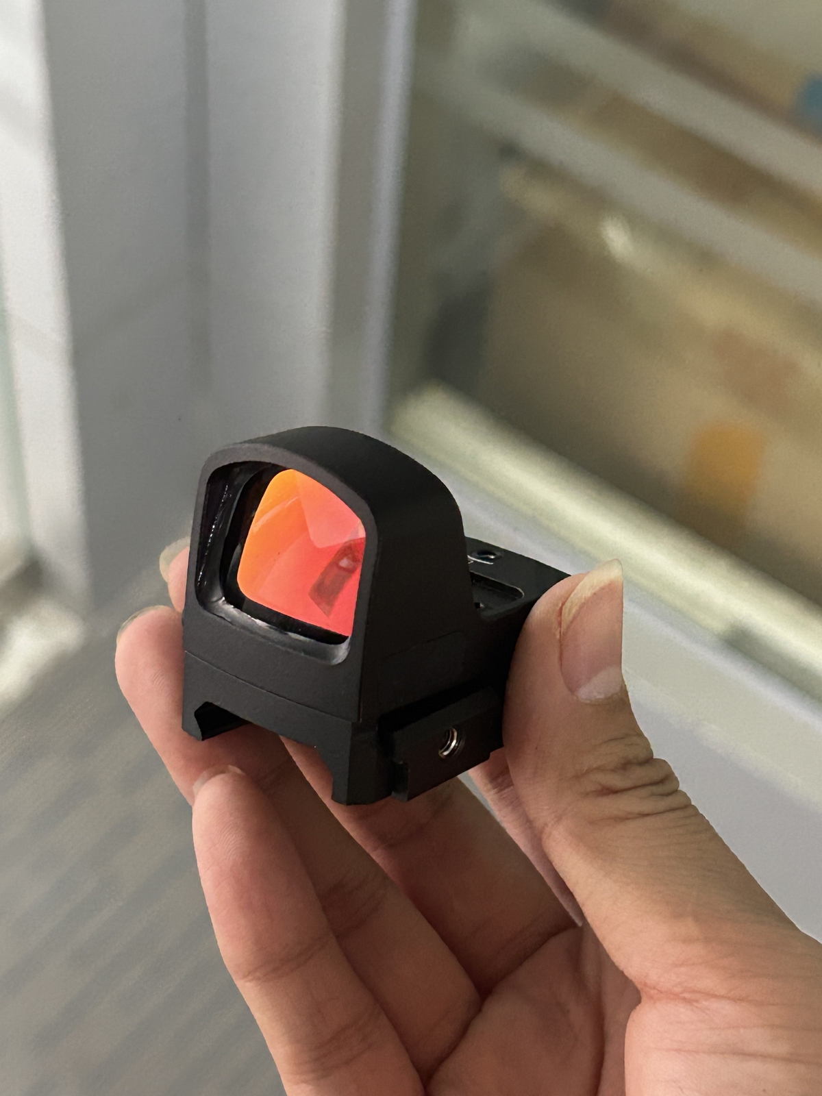 The copy opens with a very appealing introduction to the target audience, emphasizing the importance of the product to them. Then from the accuracy, aiming speed, durability, optical performance, seis...