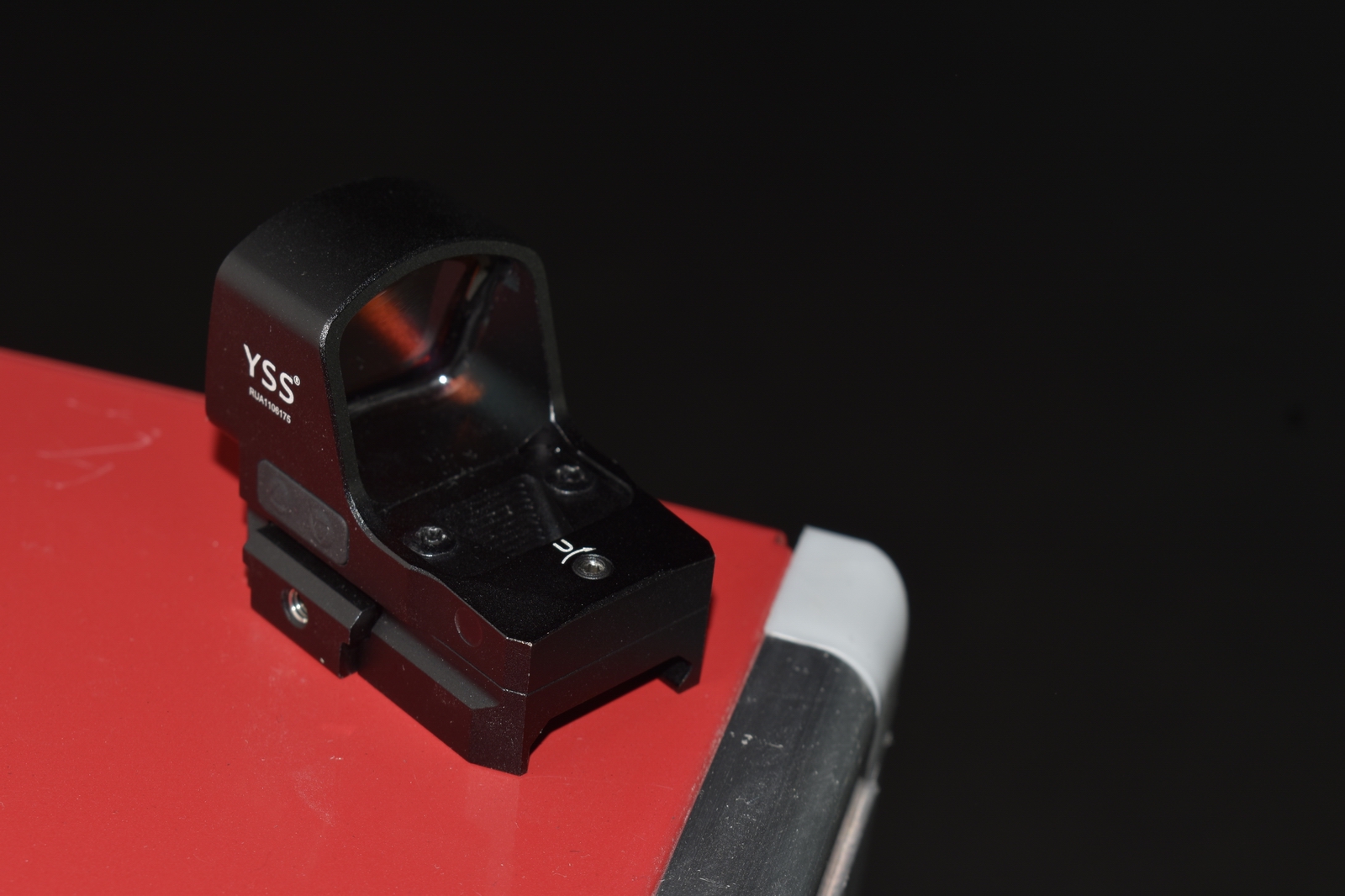 The opening paragraph attracts three types of core audience, focusing on the accuracy of the scope, durability, optical performance, multi-scene application of the key selling points, succinctly expla...