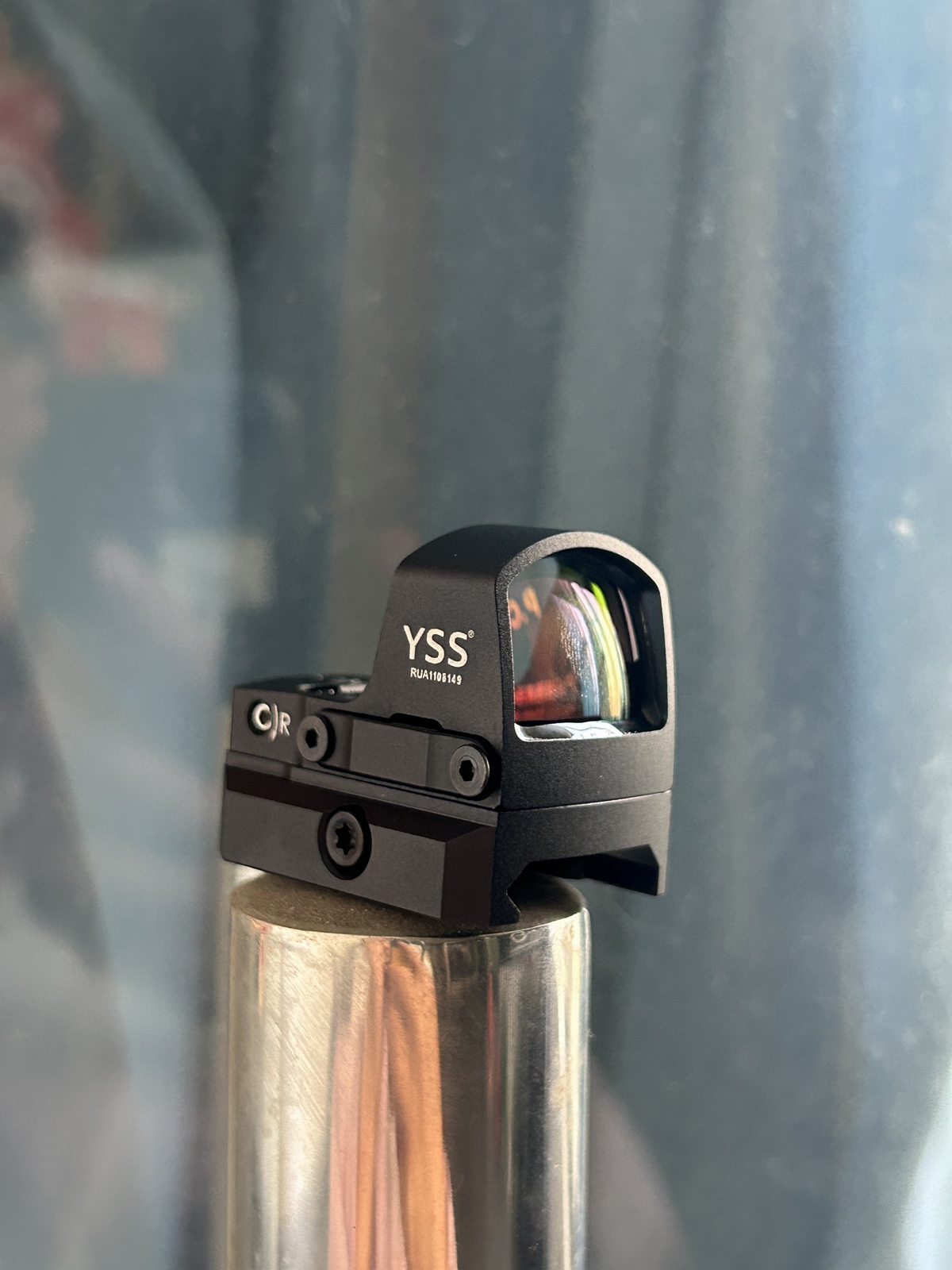 Aimed at target groups such as competitive shooters, hunting professionals, military and police personnel, the text demonstrates the advantages of YSS 3 MOA Red Dot Sight from the aspects of lens perf...
