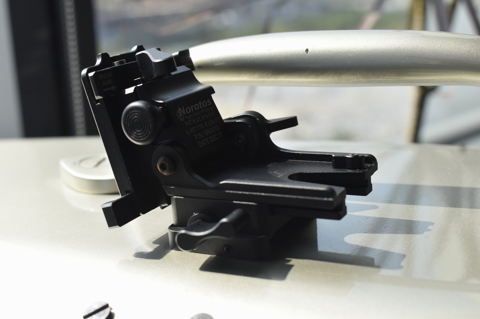 The Norotos LoSto Force-To-Overcome helmet mount is made of aircraft-grade aluminum alloy with an anodized finish. It is lightweight, small in size, rich in adjustment functions, and compatible with m...